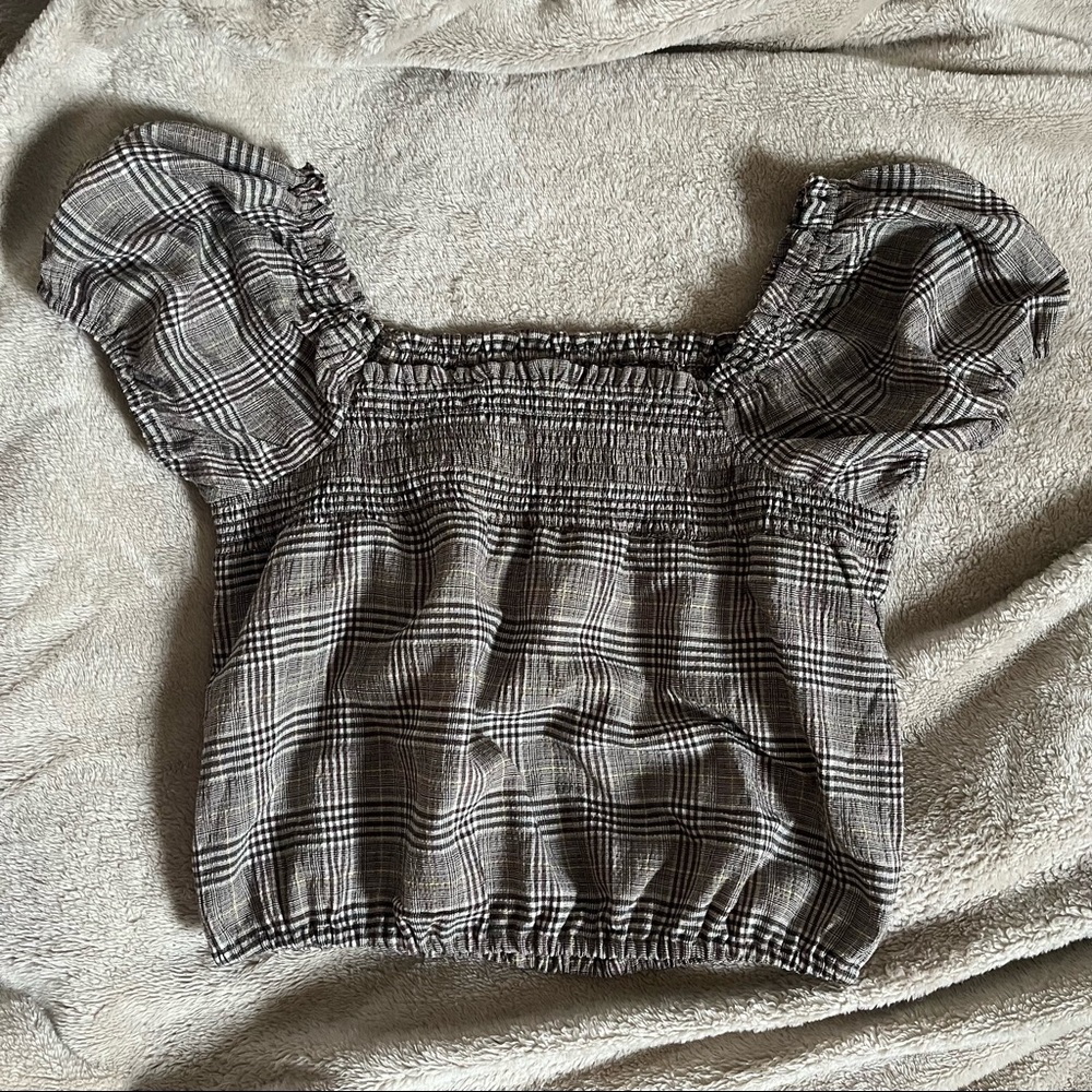 Plaid puff-sleeve top